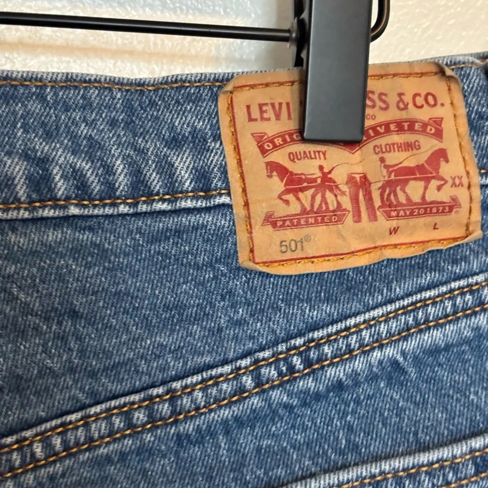 Levi Jean shorts cutoffs with raw hem size 31 with button up fly